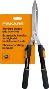Power-lever extendable shears for trimming hedges